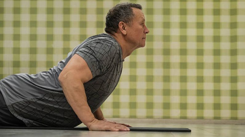 how to maintain mobility in old age